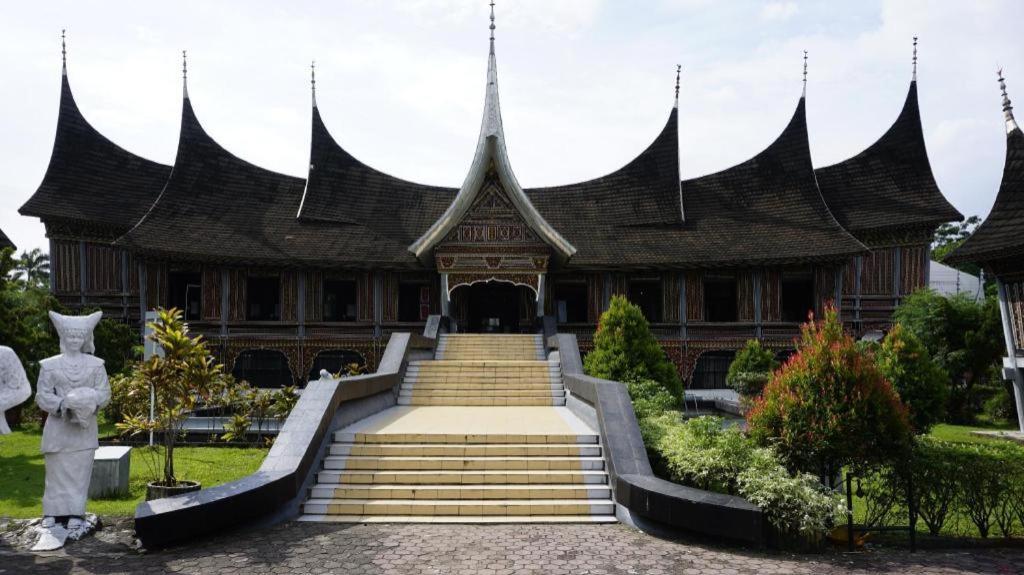 Deivan Hotel Padang  Ngoại thất bức ảnh